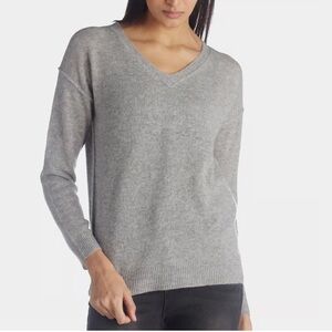 NWT🪽CASHMERE Lord & Taylor V-Neck Sweater in Soft gray